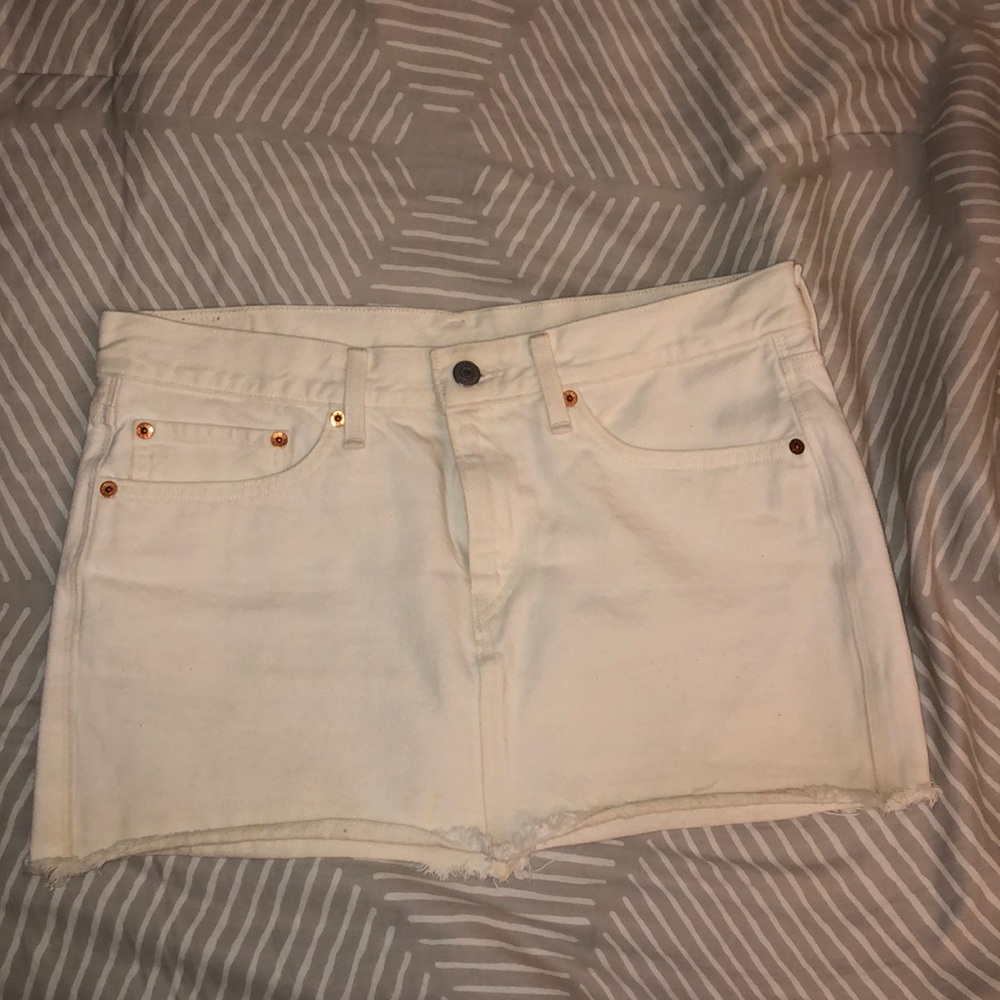Levi’s white mini skirt
